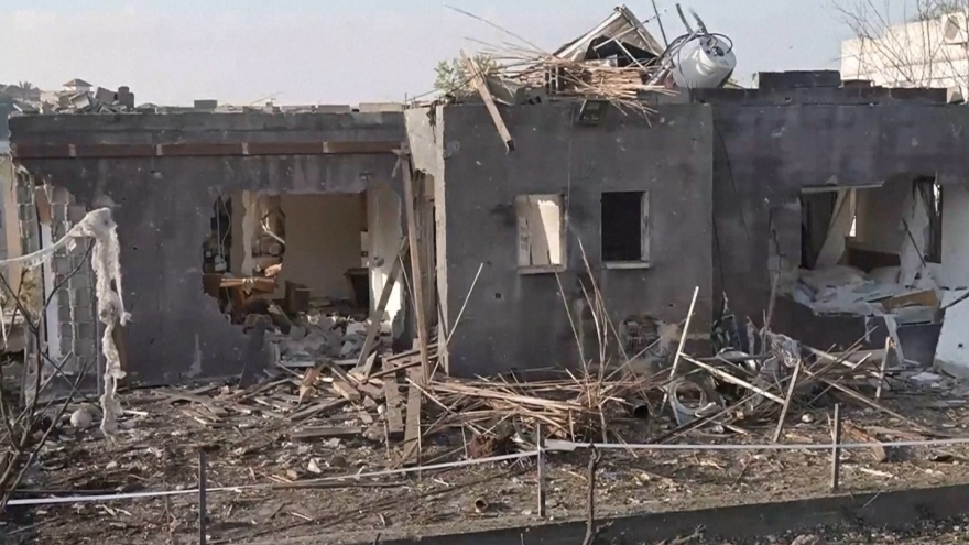 Cảnh hoang tàn tại Israel sau loạt tập kích tên lửa mới nhất của Hezbollah